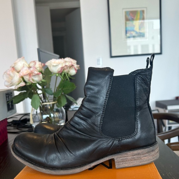 Miz Mooz Lissie Black Leather Booties - Picture 3 of 6